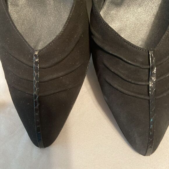 Salpy USA Tiffany Black Suede Pointy Toe Pump Kitten Heels Size 10 Retail: $390 - Picture 6 of 8